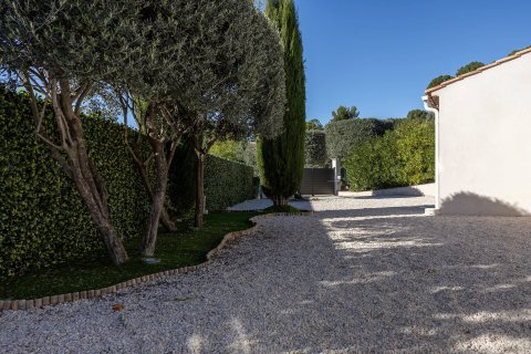 5 bedrooms Villa in Var, France No. 72146 10