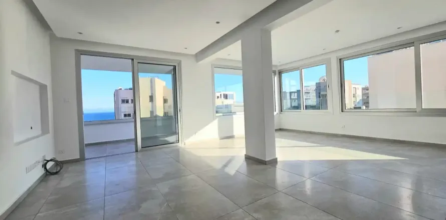 2 bedrooms Penthouse in Limassol, Cyprus No. 41434