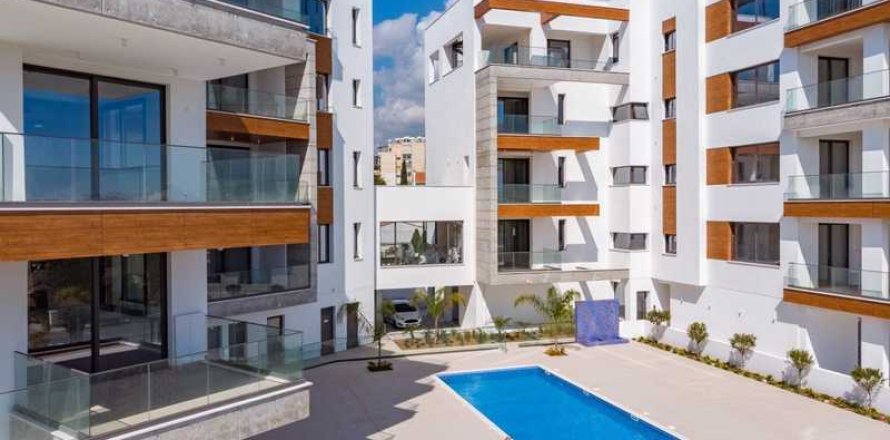 3 bedrooms Apartment in Germasogeia, Cyprus No. 35123