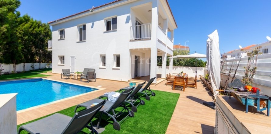 4 bedrooms Villa in Ayia Napa, Cyprus No. 71506