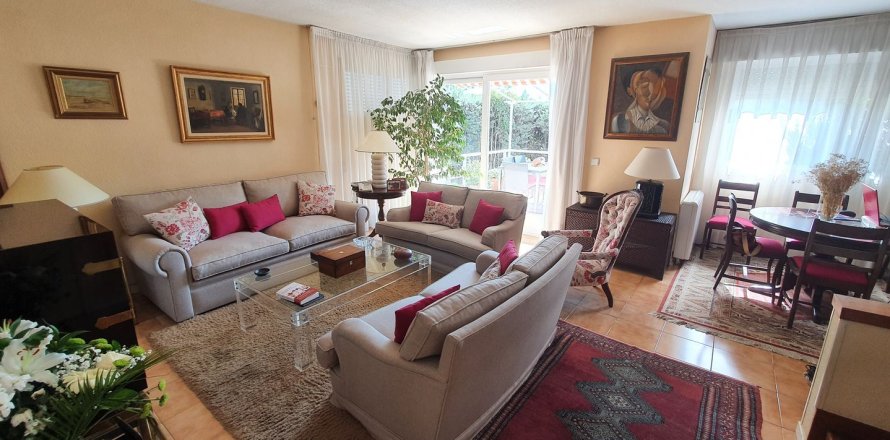 4 bedrooms Townhouse in Madrid, Spain No. 26191