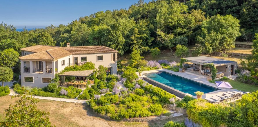 6 bedrooms Villa in Chateauneuf-Grasse, France No. 67263