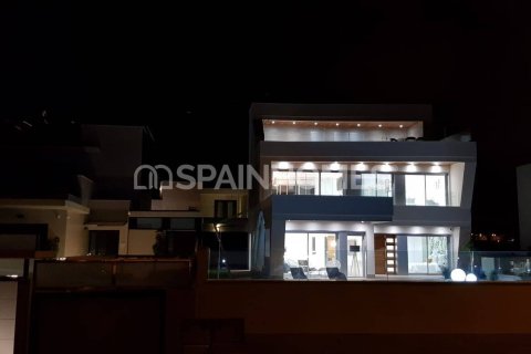 4 bedrooms Villa in Orihuela, Spain No. 25767 8