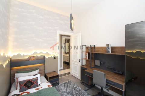 4+1 Apartment in Beylikduezue, Turkey No. 16880 8