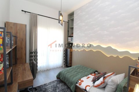 4+1 Apartment in Beylikduezue, Turkey No. 16880 9