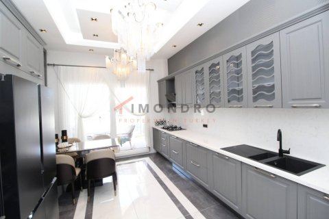 4+1 Apartment in Beylikduezue, Turkey No. 16880 19