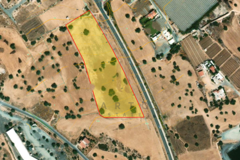 17000m² Land in Kato Polemidia, Cyprus No. 64630 1