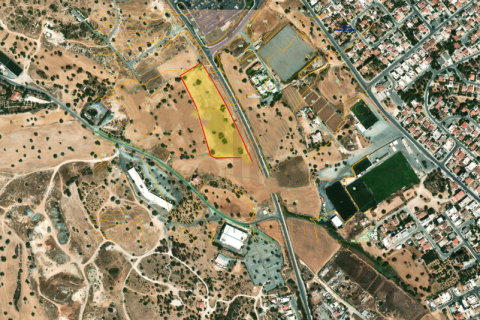 17000m² Land in Kato Polemidia, Cyprus No. 64630 2