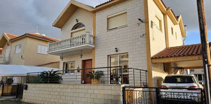 5 dormitorios Villa en Agios Athanasios, Cyprus No. 42858