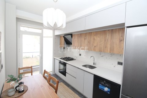 2+1 Apartment en Bueyuekcekmece, Turkey No. 17620 14