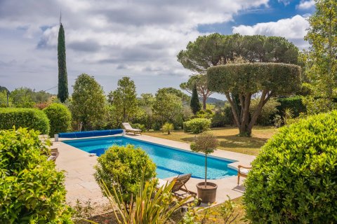 3 bedrooms Villa in Valbonne, France No. 67230 2