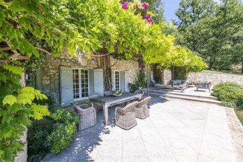 5 bedrooms Villa in Chateauneuf-Grasse, France No. 67221 5