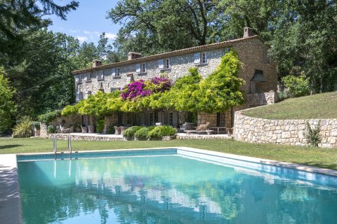 5 bedrooms Villa in Chateauneuf-Grasse, France No. 67221 1