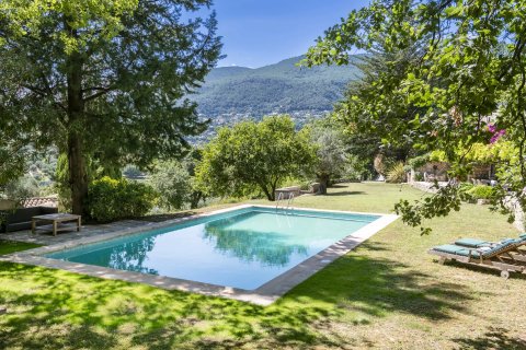 5 bedrooms Villa in Chateauneuf-Grasse, France No. 67221 2