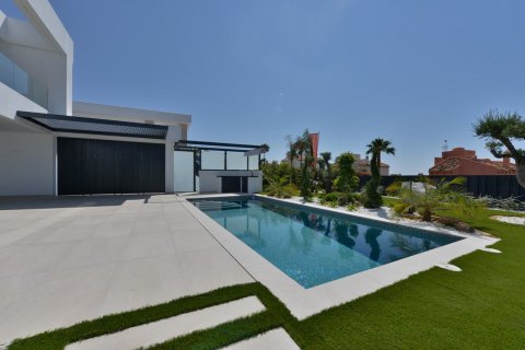 4 bedrooms Villa in Benidorm, Spain No. 26554 5