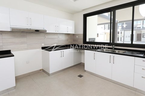 5 bedrooms Townhouse in Abu Dhabi, UAE No. 4343 11