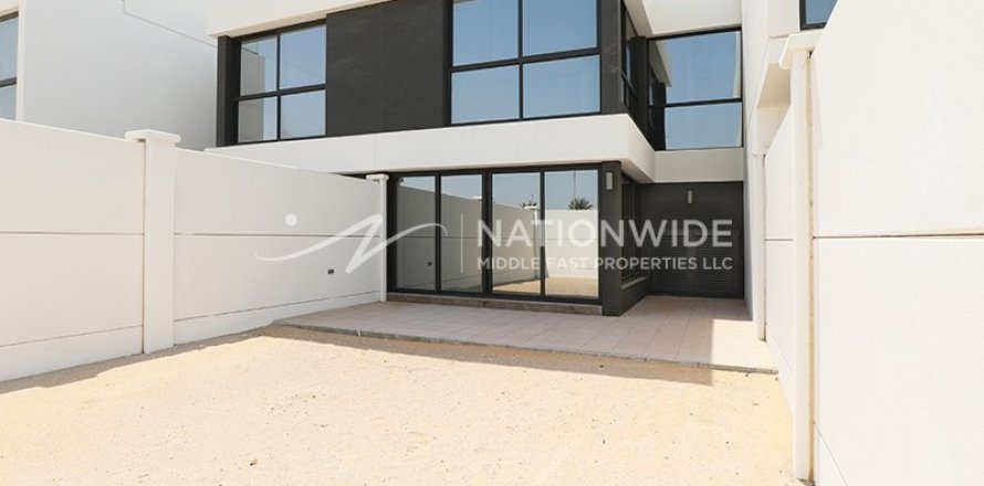 5 bedrooms Townhouse in Abu Dhabi, UAE No. 4343