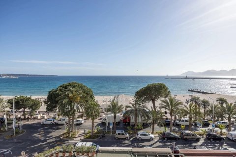 3 dormitorios Apartment en Cannes, France No. 75935 2