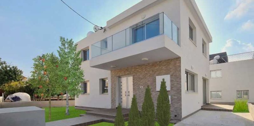 5 bedrooms House in Paphos, Cyprus No. 73693