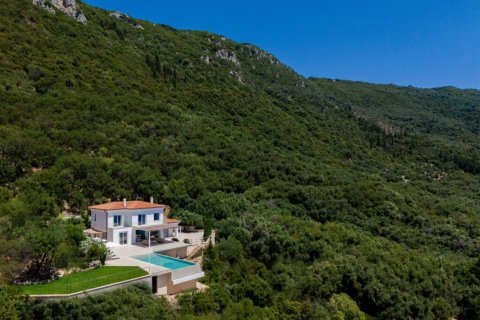 3 bedrooms Villa in Corfu, Greece No. 47263 3