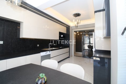 4+1 Apartment in Ankara, Turkey No. 14016 8