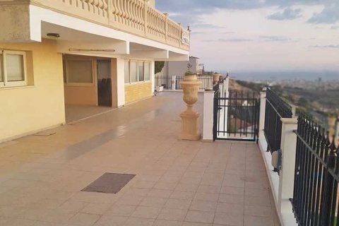 4 bedrooms Villa in Limassol, Cyprus No. 76163 7