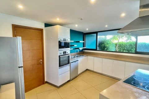 4 bedrooms Apartment in Roches Noires, Mauritius No. 60972 3