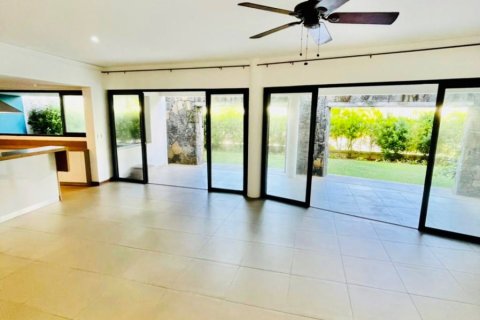 4 bedrooms Apartment in Roches Noires, Mauritius No. 60972 2