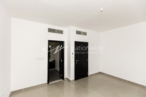 4 bedrooms Villa in Abu Dhabi, UAE No. 3371 7