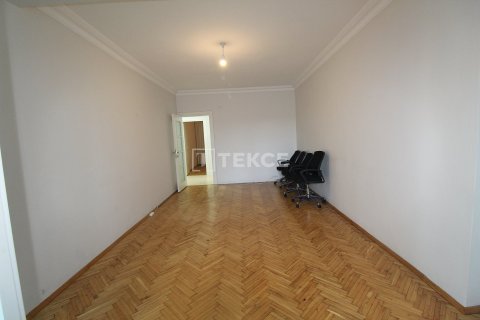 3+1 Apartment in Istanbul, Turkey No. 46520 8