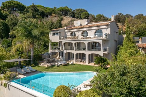 5 bedrooms Villa in Cannes, France No. 68000 1