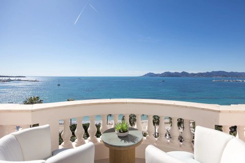 3 dormitorios Apartment en Cannes, France No. 67990 1