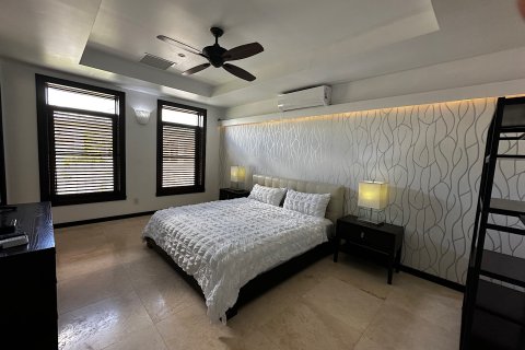 5 bedrooms Villa in Jolly Harbour, Antigua and Barbuda No. 61412 25