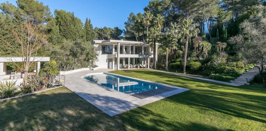 9 bedrooms House in Mougins, France No. 68081