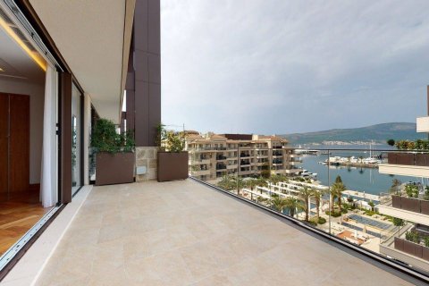 3 bedrooms Penthouse in Tivat, Montenegro No. 66933 8