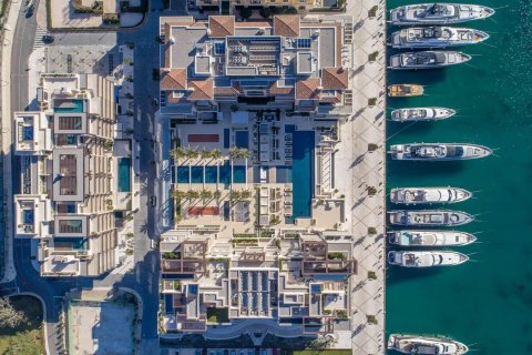 3 dormitorios Penthouse en Tivat, Montenegro No. 66933 2