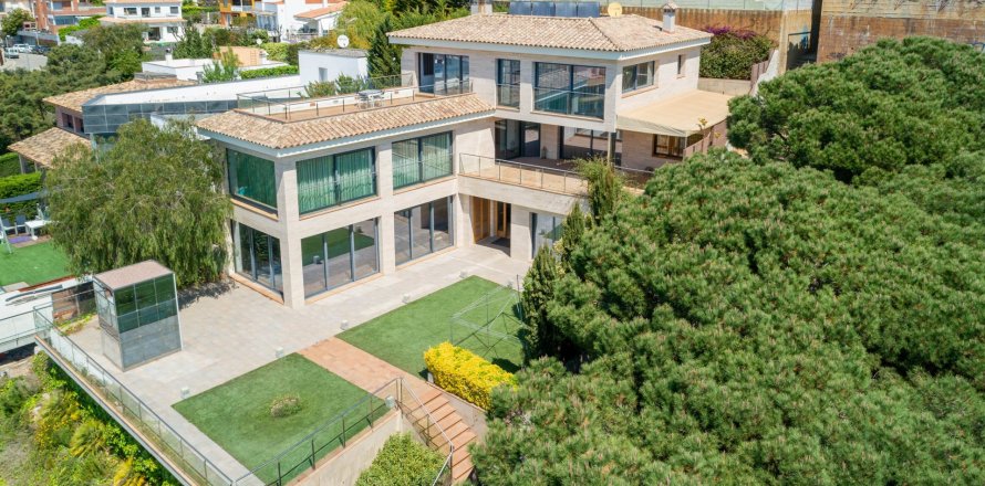 4 dormitorios House en Blanes, Spain No. 25429