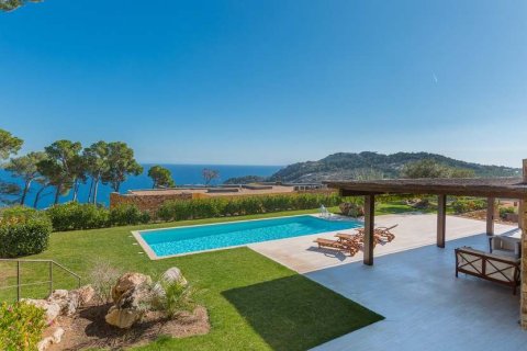 5 bedrooms House in Begur, Spain No. 25394 1