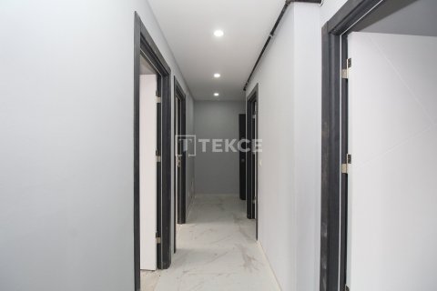 2+1 Apartment in Istanbul, Turkey No. 13387 11