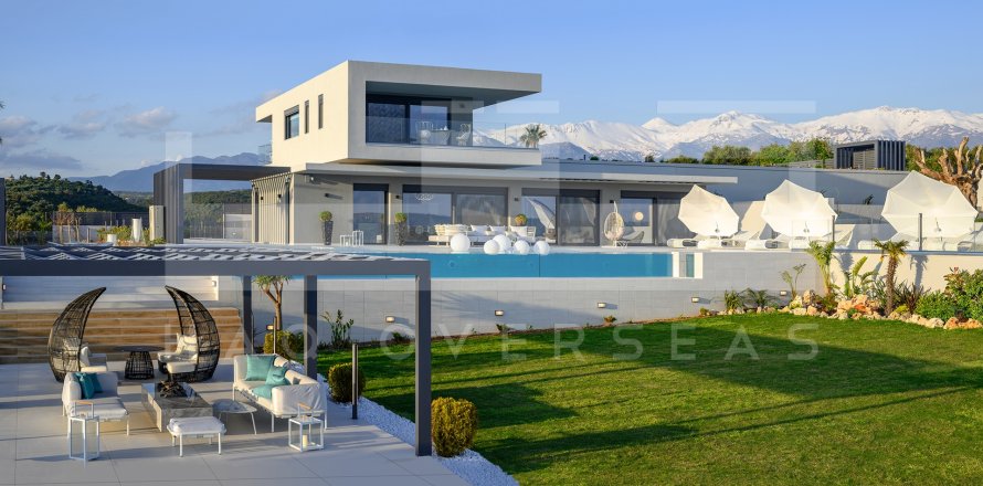 3 bedrooms Villa in Crete, Greece No. 24399