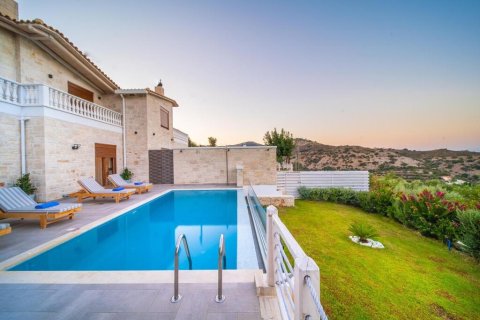 220m² Villa en Gazi, Greece No. 56118 2