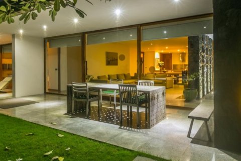 3 bedrooms Villa in Jimbaran, Indonesia No. 23004 2