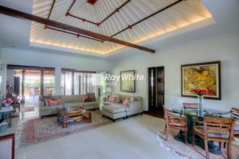 3 bedrooms Villa in Sanur, Indonesia No. 23003 4