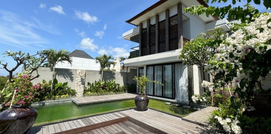 3 bedrooms Villa in Jimbaran, Indonesia No. 23015