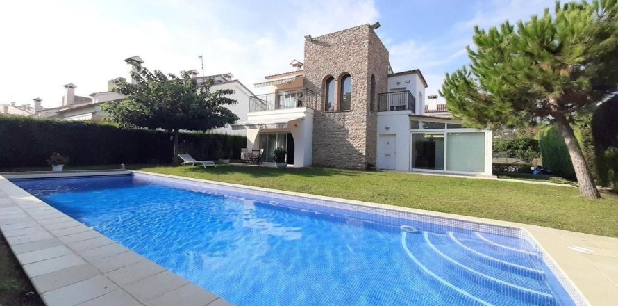 4 dormitorios House en Platja D'aro, Spain No. 25403