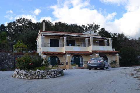 2 bedrooms Villa in Corfu, Greece No. 60002 3