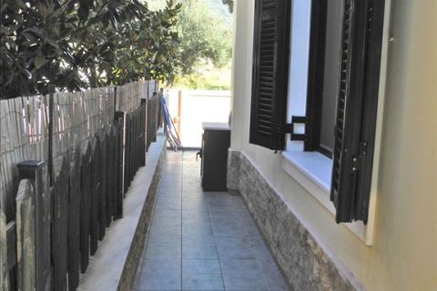 3 bedrooms House in Phocis, Greece No. 60003 8