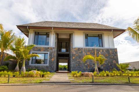 5 bedrooms Villa in Riviere Noire, Mauritius No. 60895 9