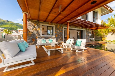 5 bedrooms Villa in Riviere Noire, Mauritius No. 60895 7