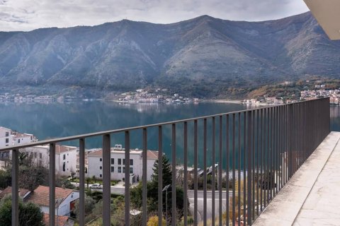 4 bedrooms Penthouse in Kotor, Montenegro No. 67039 1